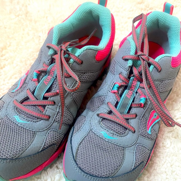 Saucony Other - Saucony Girls Escape Size 4M Trail Shoes